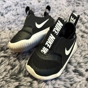 Nike toddler Black and White Sneakers